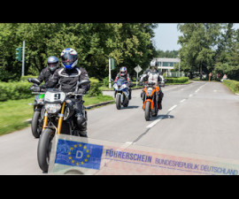 Kachel Fuehrerscheinzahlen